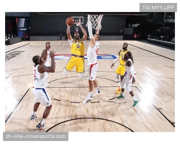 湖人进攻效率116.3联盟第11 防守效率115.2排第18位